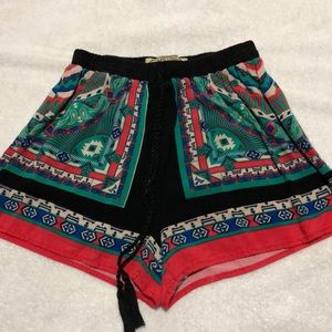 Flying Tomatoes- Shorts Size S
